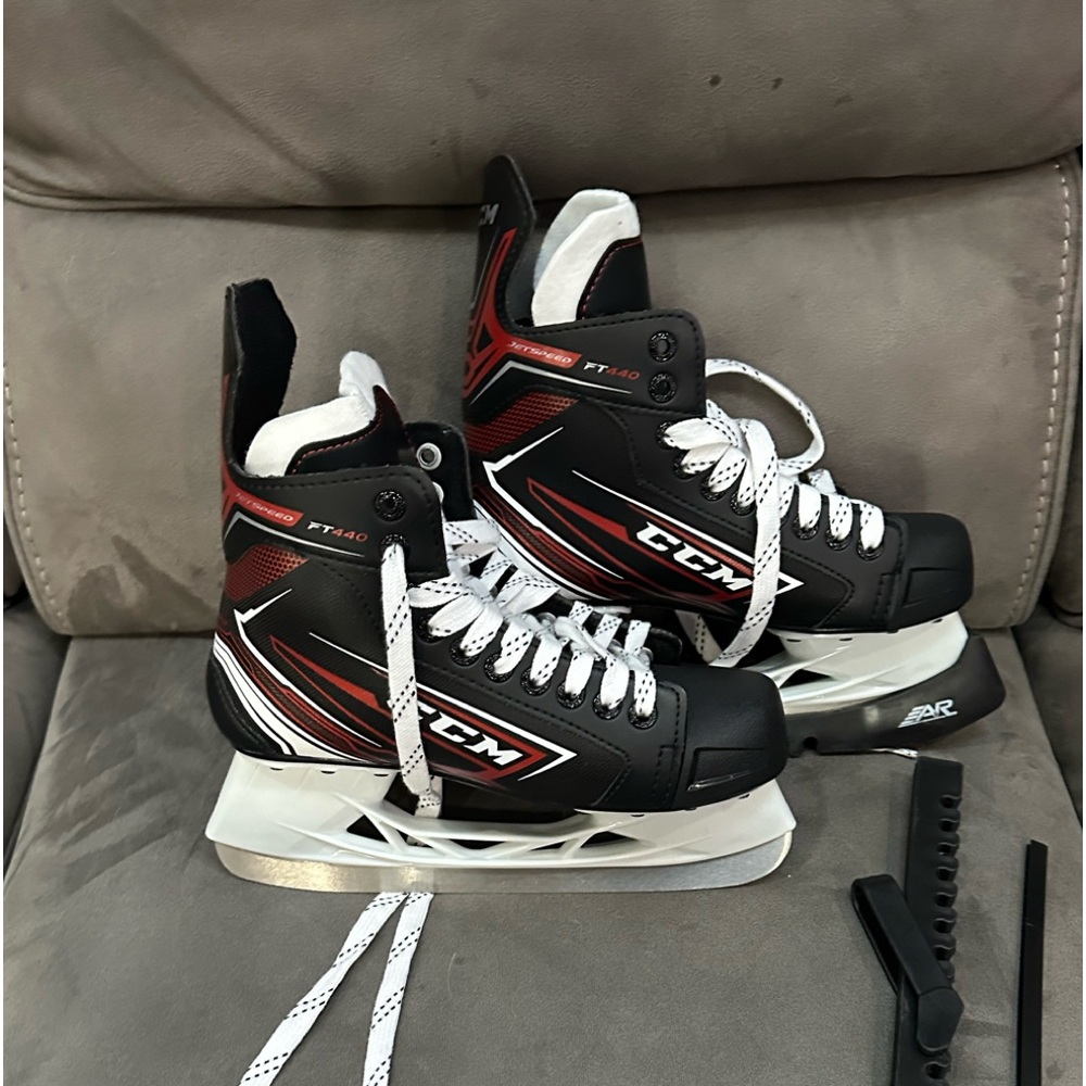 CCM Unisex Ice Skates